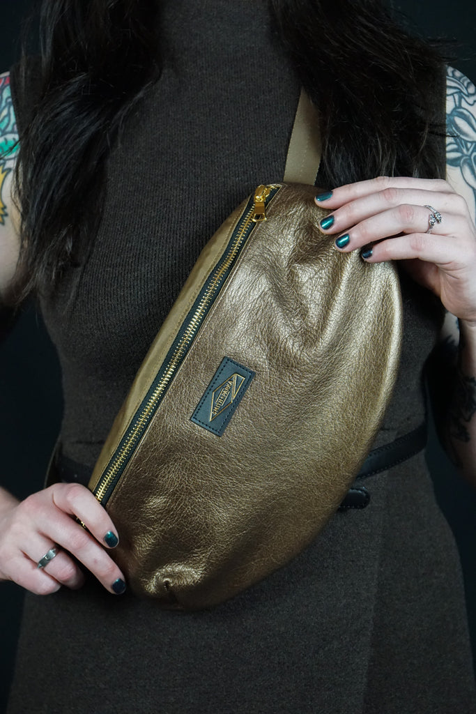 LIQUID GOLD DUO SLING CROSSBODY - Smith + Parka