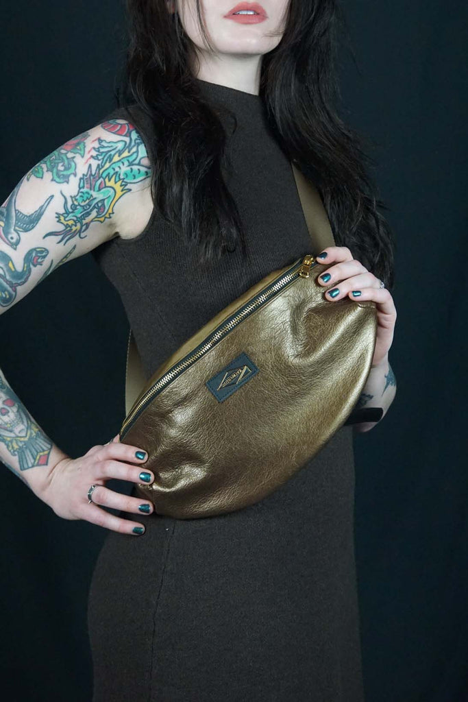 LIQUID GOLD DUO SLING CROSSBODY - Smith + Parka