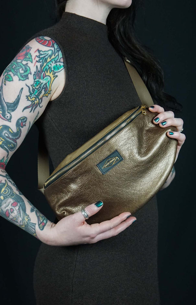 LIQUID GOLD DUO SLING CROSSBODY - Smith + Parka