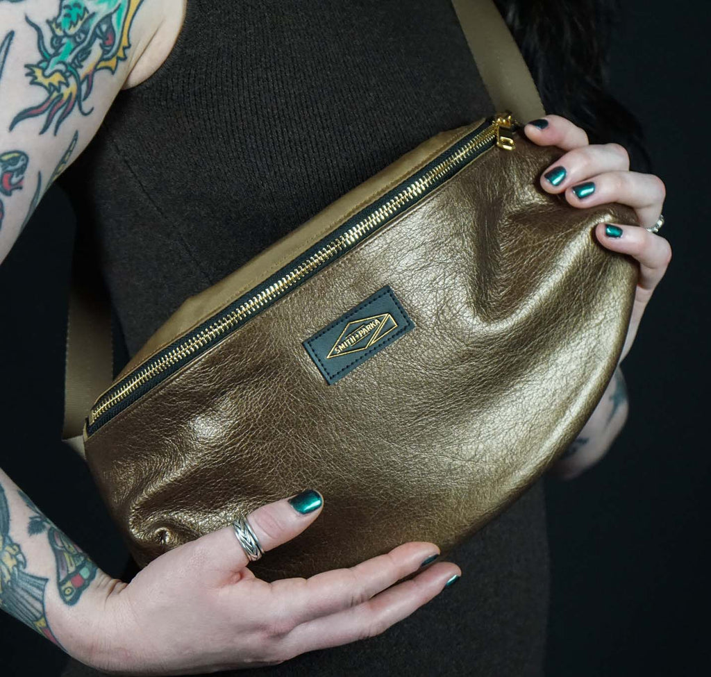 LIQUID GOLD DUO SLING CROSSBODY - Smith + Parka