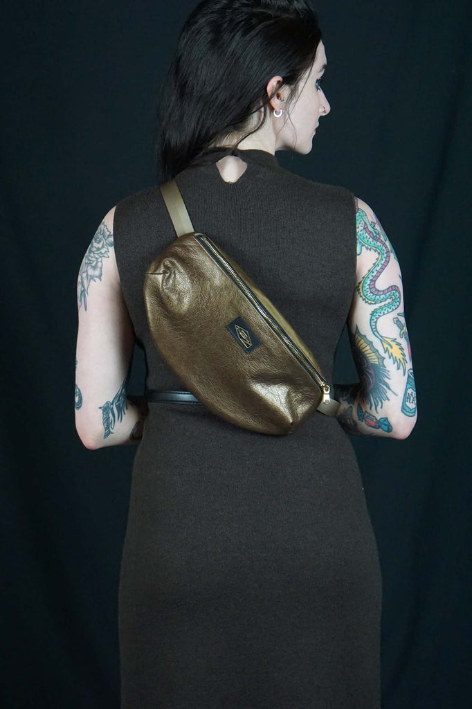 LIQUID GOLD DUO SLING CROSSBODY - Smith + Parka